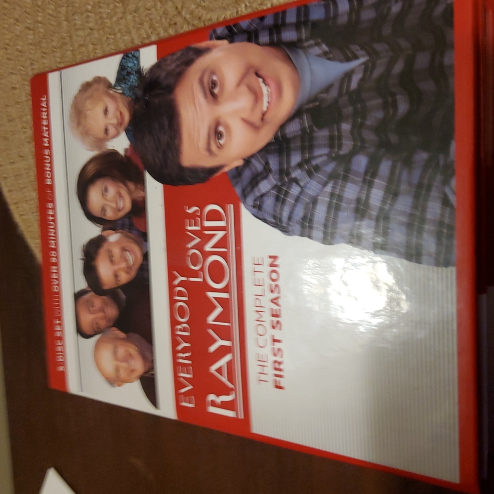 Complete first season of everybody loves Raymond dvd
